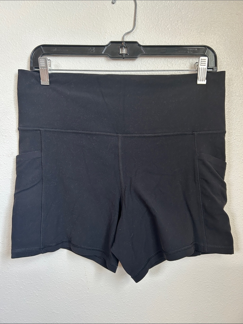 Athleta - Women’s Black High-Waist biker Shorts w/ Side Pockets size large